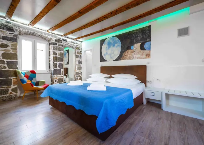 Studio Central Split