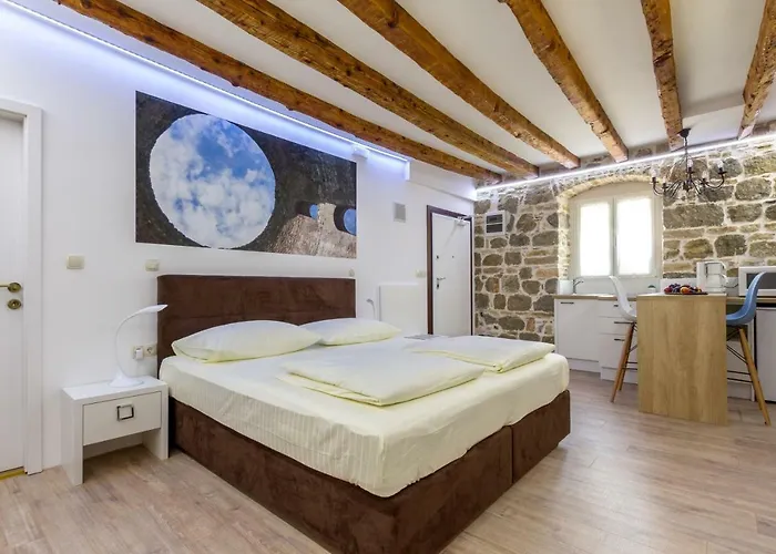 Studio Central Split