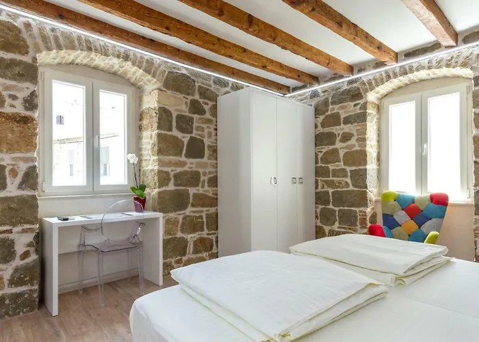 Studio Central Split Split