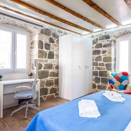 Studio Central Split Split